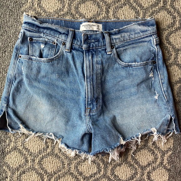 Like new Abercrombie & Fitch high rise shorts - Picture 1 of 2